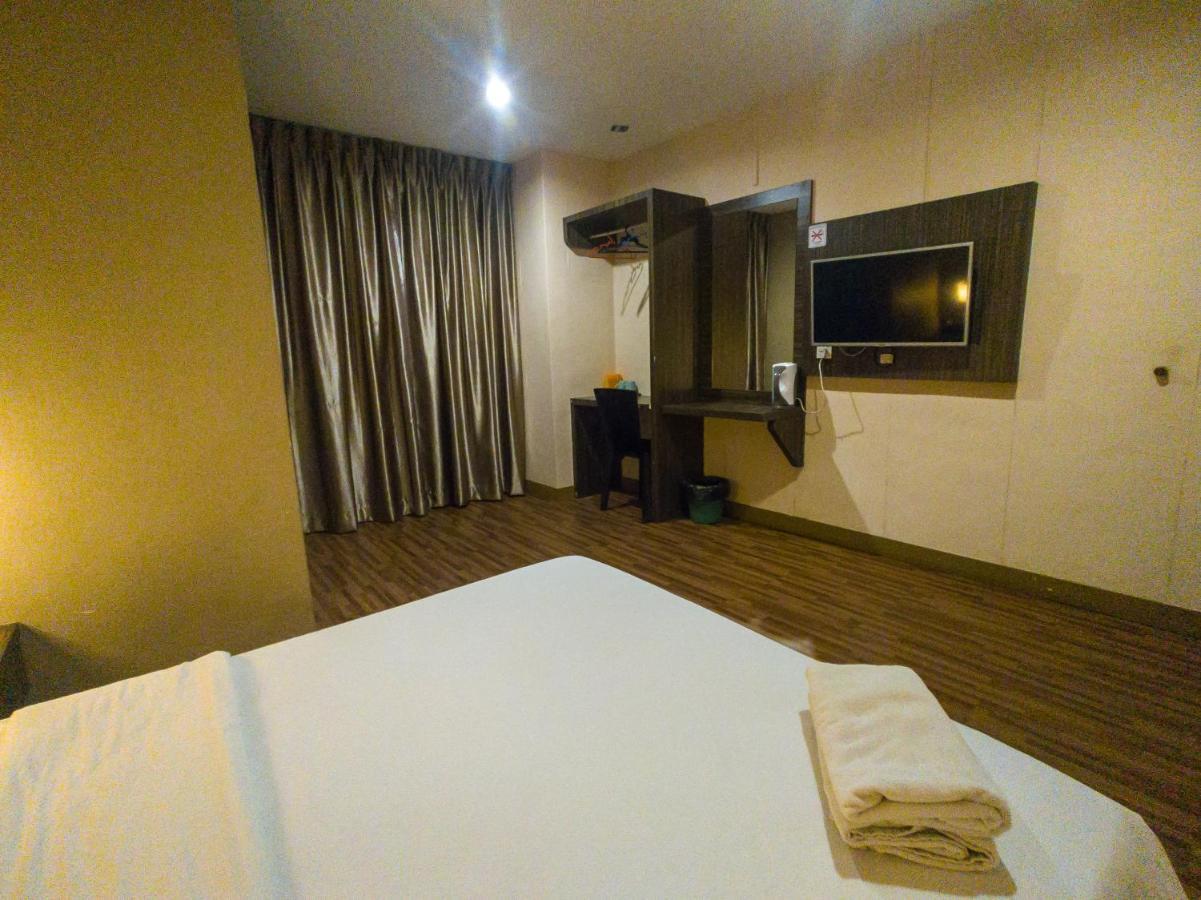 V Hotel Johor Bahru Dış mekan fotoğraf