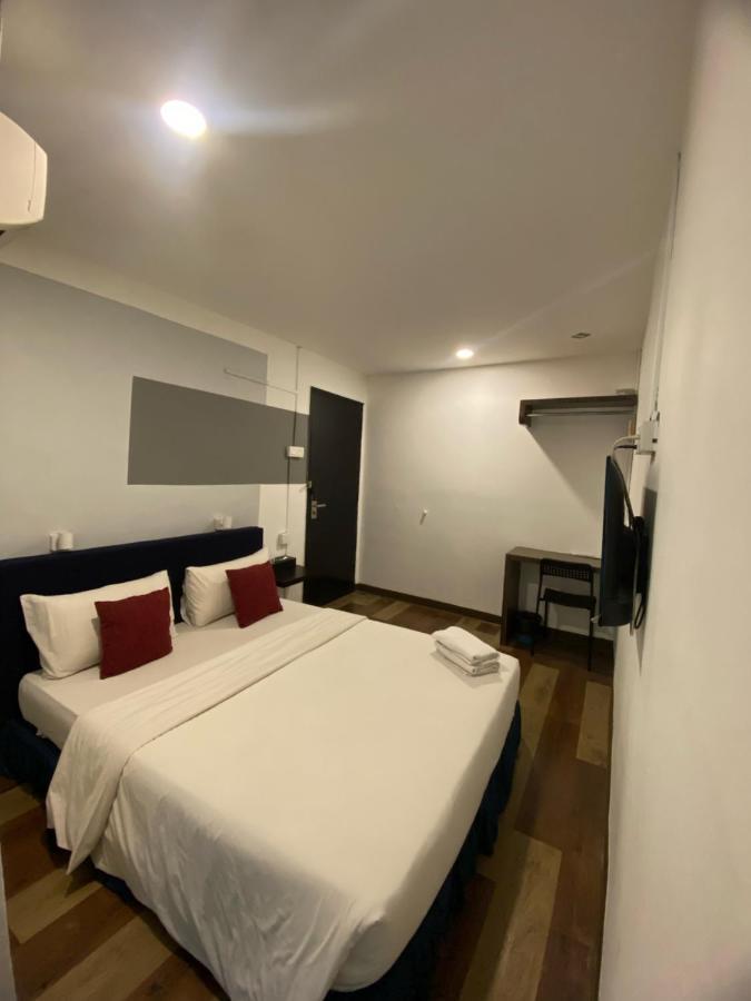 V Hotel Johor Bahru Dış mekan fotoğraf