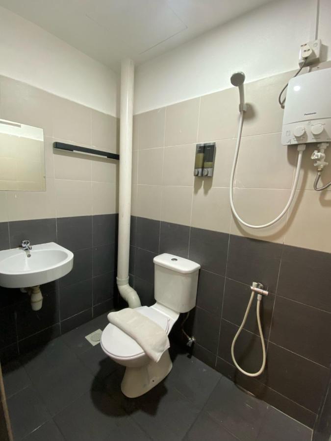 V Hotel Johor Bahru Dış mekan fotoğraf